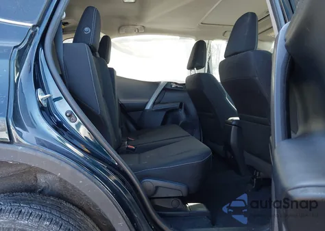 2017 Toyota Rav4 Xle z USA, uszkodzony, nr VIN 2T3RFREVXHW678924